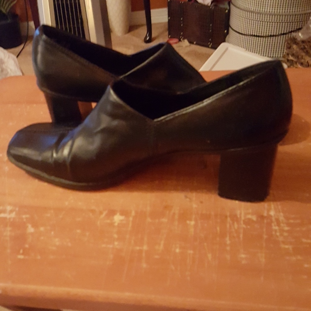 Shoes - Picture 2 of 3